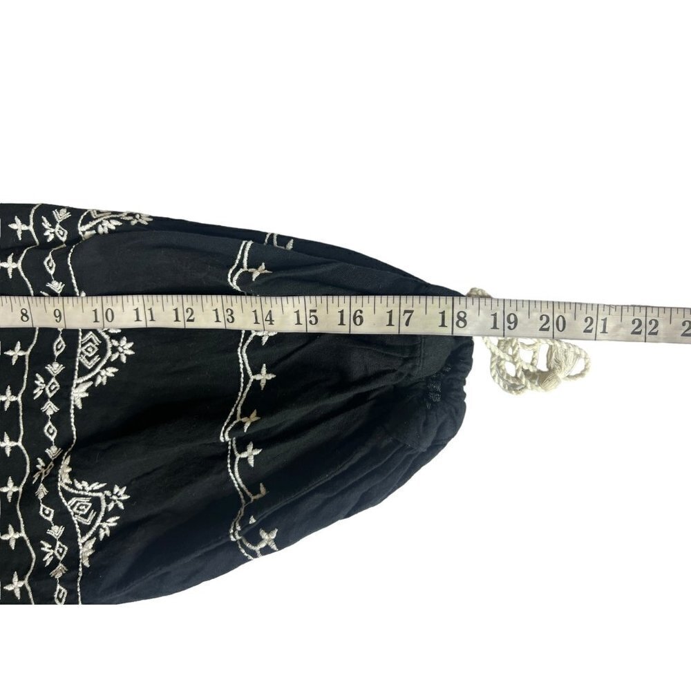 Time & Tru Women's Black & White Loose Top - Picture 5 of 6